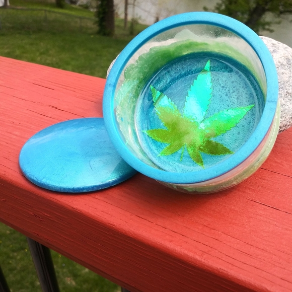 HANDMADE Stash Box Resin Art 420 Cute Gift Round - Picture 3 of 10